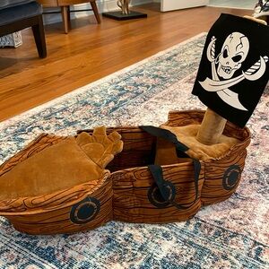 FAO SCHWARTZ pirate ship costume